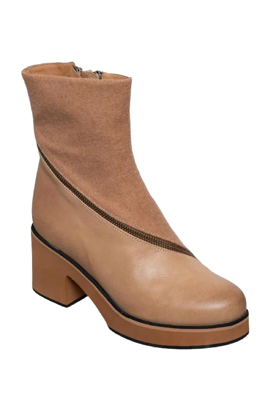 Women"s Illeana Boots In Taupe